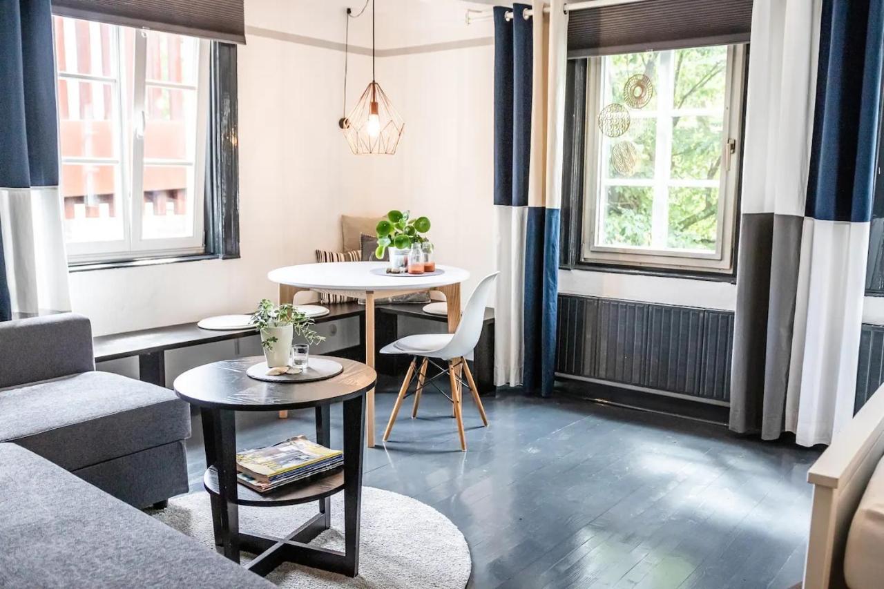 One-Bedroom Apartment,1581043939:JPEG